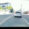 Inconștiență sau neatenție? Un șofer face stânga de pe strada Teodor Mihali și ignoră total indicatorul care îi interzice virajul- VIDEO