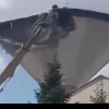 VIDEO. A început demolarea vechiului turn de apă de pe platforma industrială Carbochim din Cluj-Napoca