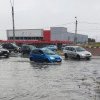 Aversele și vijelia au provocat inundații în unele zone din Deva, Geoagiu-Băi și Bretea Română