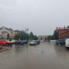 Pagube mari produse de ploi și vijelii în județul Suceava. Case inundate, acoperișuri luate de vânt și copaci căzuți pe mașini