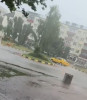 Șoferul care a făcut drift-uri într-un sens giratoriu din Suceava inundat după ploile abundente s-a ales cu amendă de 2.310 lei și cu permisul suspendat pentru 150 de zile