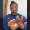 Gimnasta americană Simone Biles critică mâncarea din Satul Olimpic. Reacția ei când gustă pain au chocolat