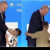 Erdogan a pălmuit un copil în timpul unei ceremonii după ce acesta nu i-a pupat mâna