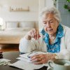 La 71 de ani, o pensionară plănuiește să se mute în altă țară ca să îi ajungă banii: Aș trăi un pic mai bine și un pic mai mult