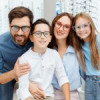 Cum să îi ajuți pe copii să se obișnuiască cu ochelarii de vedere? 5 sfaturi