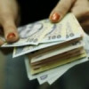 Scădere cu 1,9% a salariului mediu în mai. Câștigurile românilor, afectate