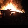 O casă a ars după miezul nopții la Corunca