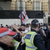 Ciocniri cu poliţia în faţa Downing Street, la Londra, după protestele antiimigraţie din Southport | VIDEO