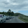 Coloane de maşini pe DN 1 – Valea Prahovei şi pe DN 39 Constanţa – Vama Veche. Se circulă bară la bară