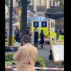 Polițist atacat cu un cuțit la Paris. Agresorul, care a fost dat afară dintr-un magazin Luis Vuitton, împușcat de un alt agent