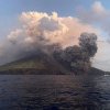 Vulcanul Stromboli din Italia a erupt, trimițând fluxul de lavă în mare