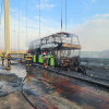FOTO Un autocar cu zeci de pasageri a ars complet, pe podul peste Dunăre de la Brăila
