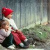 Peste 9.000 de copii din România aveau ambii părinţi plecaţi la muncă în străinătate, la sfârşitul lunii martie