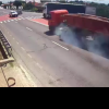VIDEO Accident spectaculos pe DN 6, în Dolj: Un TIR a intrat pe contrasens și a lovit două mașini