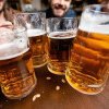 Cât alcool conține, de fapt, berea fără alcool. După câte ore poți conduce mașina, dacă ai băut un pahar