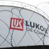 Când joci la două capete: Lukoil nu mai livrează petrol Ungariei
