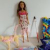 Mattel lansează prima păpușă Barbie nevăzătoare: Un pas bizar spre incluziune