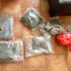 Un traficant prins în flagrant în timp ce vindea sute de pastile de ecstasy și două kilograme de canabis a reușit să scape de polițiști