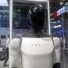 Tesla va folosi roboți umanoizi în fabricile sale de anul viitor. Ce promite Elon Musk
