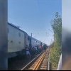 VIDEO La un pas de tragedie pe calea ferată: Două trenuri, unul de marfă și unul de călători, s-au oprit față în față pe aceeași linie