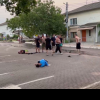 (video 18+) „Ce faceți, băi, v-ați a**it?!” Mai mulți bărbați beți s-au luat la bătaie într-o parcare din Stăuceni. Poliția caută „actorii”