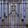 Bărbat condamnat pentru ultraj juridic, escortat de polițiști la Penitenciarul Craiova