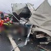 Şofer accidentat mortal de un camion după ce a oprit pe banda de urgenţă şi a coborât din maşină