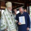 Celebrul preot Constantin Necula a fost decorat de Arhiepiscopul Calinic