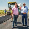 Consiliul Județean sprijină modernizarea drumurilor comunale. Ion Mînzînă și primarul Cornel Petrică, pe șantier la Rătești