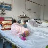 NEAMȚ: Zeci de oameni cu probleme de sănătate au fost găsiţi într-un cămin insalubru