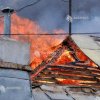 Incendiu la mai multi anexe din două gospodării - Forţele ISU au fost suplimentate, din cauza suprafeţei mari afectate - Un bărbat de 91 de ani, atac de panică