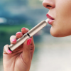 Klaus Iohannis a promulgat legea care interzice publicitatea la ţigări electronice, cu tutun încălzit sau de tip Vape