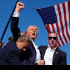 Trump, cu sângele curgându-i pe față și pumnul sfidător, una dintre cele mai mari fotografii din istoria Statelor Unite
