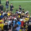 VIDEO Ca în Vestul Sălbatic: Jucătorii Uruguayului au sărit în tribune și s-au bătut cu fanii Columbiei