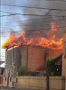 VIDEO Incendiu violent în centrul orașului: Focul se extinde cu viteză și ar putea ajunge la clădirile din jur