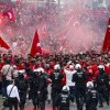 VIDEO Incident la Euro: fanii turci au manifestat împotriva UEFA prin semnul Lupilor Gri în marșul spre stadionul din Berlin