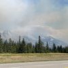 VIDEO Un incendiu de vegetaţie afectează un oraş situat în cel mai mare parc din Munţii Stâncoşi canadieni