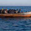 Zeci de migranți ilegali, salvați după ce barca lor s-a răsturnat în Canalul Mânecii
