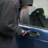 Dâmbovița: I-a furat mașina din fața porții! Hoțul, fără permis, a fost prins rapid de polițiști