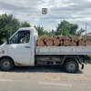 Prinși cu autoutilitarele pline cu lemne fără acte pe un drum din Dâmbovița! Șoferii au fost amendați, dar au rămas și fără materialul lemnos