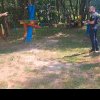 VIDEO. Patru copii răniţi într-un parc de distracţii din Hunedoara, după ce s-a rupt cablul tirolienei