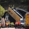 Zeci de persoane rănite după ce un autocar s-a răsturnat la intrarea într-un tunel de lângă Barcelona