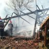 INCENDIU la o anexă gospodărească din Bucerdea Grânoasă: O șură a luat foc. Intervin pompierii din Blaj