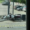 Accident grav între o motocicletă și două mașini pe Calea Baciului în Cluj-Napoca. Trei persoane rănite vor fi transportate la spital - FOTO
