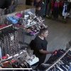 Clujeancă „pasionată” de modă, filmată în timp fură o geantă de 630 de lei: „Doamnă, ați plecat fără să plătiți! Bun exemplu dați copilului”