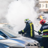 Un clujean a incendiat o mașină parcată pe o stradă din Marăști. Polițiștii au făcut percheziții la el acasă FOTO