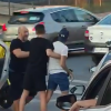 VIDEO Bătaie în trafic în Piața Cipariu din Cluj-Napoca. Un curier Glovo și un bărbat dintr-un taxi implicați în altercația violentă