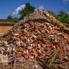 VIDEO. Dezmembrarea construcțiilor degradate de pe fosta platformă Carbochim se realizează prin procese sustenabile și cu utilaje de ultimă generație